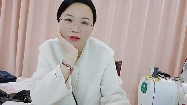 Snapshot of CCOO520 chatting on 11/04/25, 02:05 CCOO520 online show from 11/04/25, 02:05