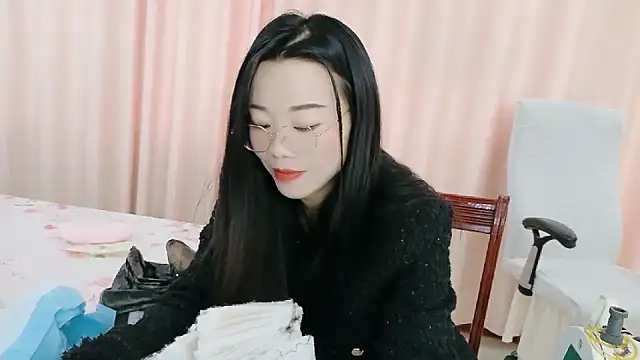 Snapshot of CCOO520 chatting on 11/05/25, 03:50 CCOO520 online show from 11/05/25, 03:50