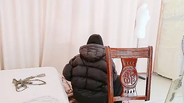 Snapshot of CCOO520 chatting on 12/18/25, 05:24 CCOO520 online show from 12/18/25, 05:24