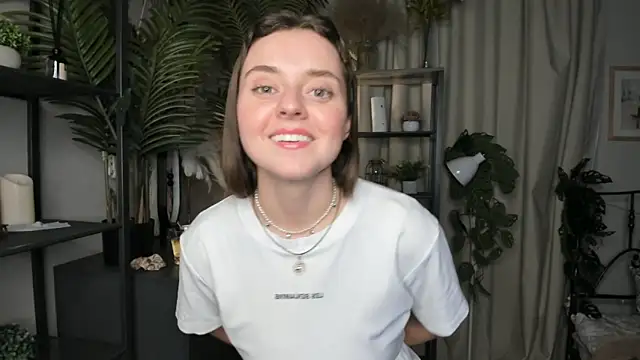 ThelmaJusto online show from 10/19/25, 02:50