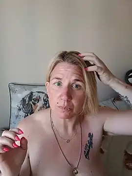 Snapshot of LaceyWestxx chatting on 05/25/26, 05:41 LaceyWestxx online show from 05/25/26, 05:41