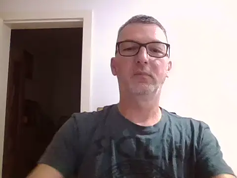 Snapshot of SilkenQuip chatting on 10/08/25, 07:55 SilkenQuip online show from 10/08/25, 07:55