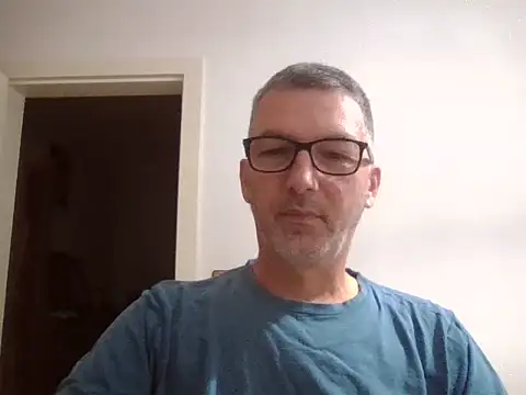 Snapshot of SilkenQuip chatting on 10/18/25, 04:19 SilkenQuip online show from 10/18/25, 04:19