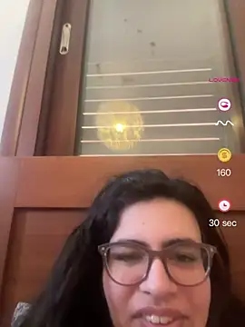 Snapshot of luciamaria01 chatting on 06/08/26, 01:55 luciamaria01 online show from 06/08/26, 01:55