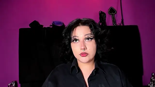 Snapshot of SabbathSinclair chatting on 10/10/25, 11:42 SabbathSinclair online show from 10/10/25, 11:42