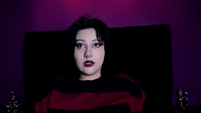 Snapshot of SabbathSinclair chatting on 10/13/25, 11:43 SabbathSinclair online show from 10/13/25, 11:43