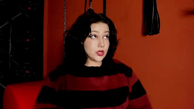 Snapshot of SabbathSinclair chatting on 10/25/25, 12:02 SabbathSinclair online show from 10/25/25, 12:02