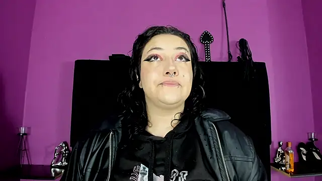 Snapshot of SabbathSinclair chatting on 11/17/25, 11:38 SabbathSinclair online show from 11/17/25, 11:38