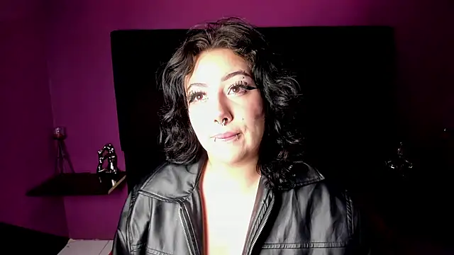 Snapshot of SabbathSinclair chatting on 12/01/25, 01:05 SabbathSinclair online show from 12/01/25, 01:05