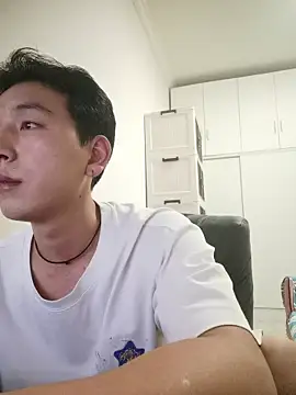 Snapshot of xqcbb_10 chatting on 10/18/25, 05:57 xqcbb 10 online show from 10/18/25, 05:57