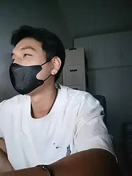 Snapshot of xqcbb_10 chatting on 10/21/25, 06:19 xqcbb 10 online show from 10/21/25, 06:19