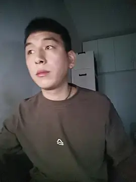 Snapshot of xqcbb_10 chatting on 10/29/25, 03:47 xqcbb 10 online show from 10/29/25, 03:47