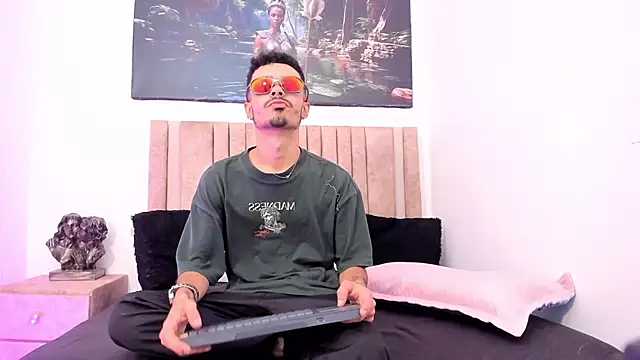 Timothe Evans online show from 10/23/25, 08:07