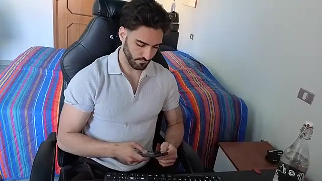 Al3xox02 online show from 04/11/26, 11:58