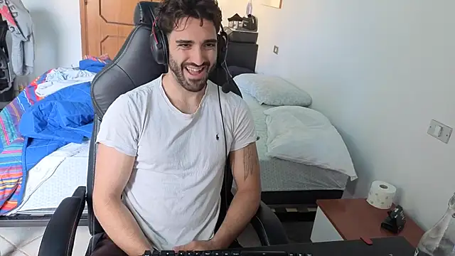 Al3xox02 online show from 04/14/26, 01:06