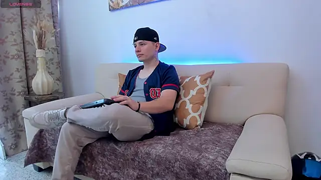 Leoo Miller online show from 10/10/25, 08:30