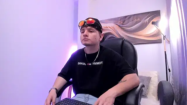 Leoo Miller online show from 11/19/25, 04:12