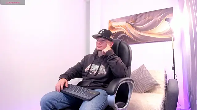 Leoo Miller online show from 11/25/25, 03:50