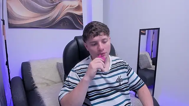 Leoo Miller online show from 12/17/25, 07:47