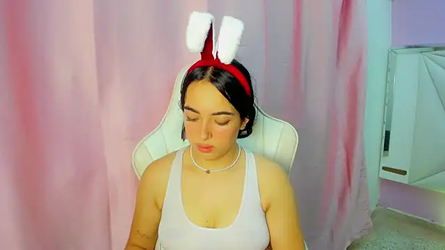 Snapshot of cielooo_ chatting on 12/16/25, 08:25 cielooo online show from 12/16/25, 08:25