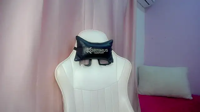 Snapshot of cielooo_ chatting on 04/08/26, 03:50 cielooo online show from 04/08/26, 03:50