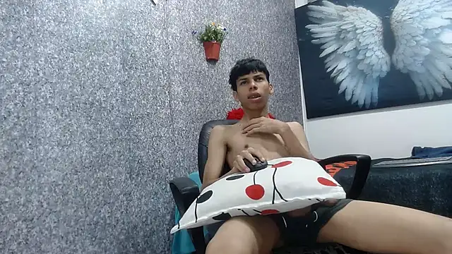 Snapshot of sexyboys_cutex18 chatting on 10/20/25, 04:13 sexyboys cutex18 online show from 10/20/25, 04:13