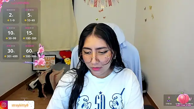 Snapshot of LoveLyy- chatting on 10/16/25, 09:16 LoveLyy- online show from 10/16/25, 09:16