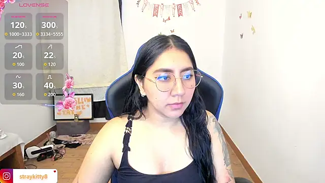 LoveLyy- online show from 06/10/26, 02:05