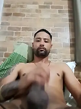 Snapshot of wellpauduro1994 chatting on 12/18/25, 03:01 wellpauduro1994 online show from 12/18/25, 03:01