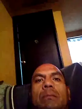 Snapshot of ANGELLHN chatting on 10/17/25, 09:28 ANGELLHN online show from 10/17/25, 09:28
