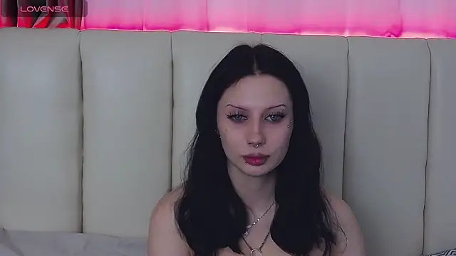 MaeAnna online show from 12/14/25, 01:27