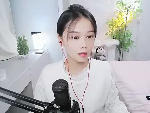 mili0923 online show from 10/12/25, 02:16