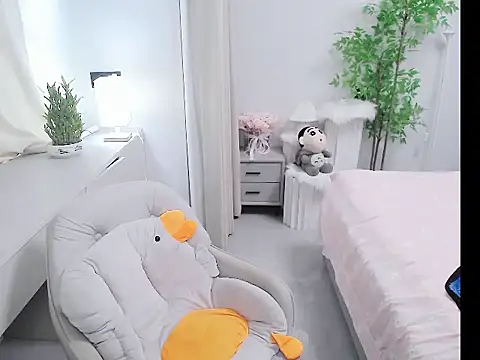 mili0923 online show from 10/15/25, 06:57