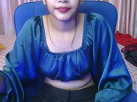 Snapshot of yours-angell chatting on 10/10/25, 04:44 yours-angell online show from 10/10/25, 04:44