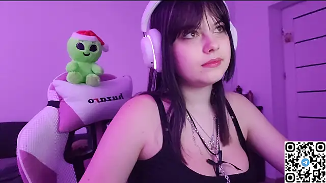 KristiBloom online show from 11/17/25, 09:09