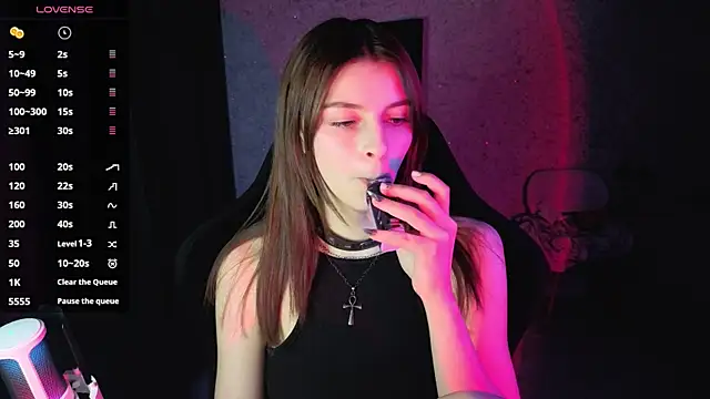 Snapshot of kitti_sweett chatting on 06/20/26, 08:00 kitti sweett online show from 06/20/26, 08:00