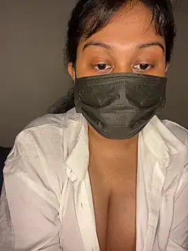 Monica  Bellucci   online show from 10/25/25, 04:13