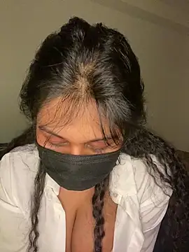 Snapshot of Monica__Bellucci__ chatting on 01/16/26, 06:01 Monica Bellucci online show from 01/16/26, 06:01