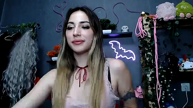 Snapshot of Walleriana chatting on 10/14/25, 12:11 Walleriana online show from 10/14/25, 12:11