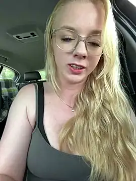 Snapshot of LinaLeana chatting on 07/21/26, 10:28 LinaLeana online show from 07/21/26, 10:28