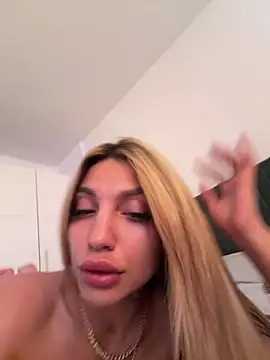 Snapshot of Ashley_luxx chatting on 05/08/26, 03:17 Ashley luxx online show from 05/08/26, 03:17
