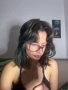 Snapshot of sukulaurens chatting on 07/03/26, 02:40 sukulaurens online show from 07/03/26, 02:40