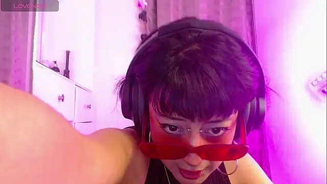 Snapshot of zora_blue777 chatting on 10/12/25, 03:38 zora blue777 online show from 10/12/25, 03:38