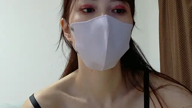 Snapshot of mio_k1 chatting on 10/23/25, 02:11 mio k1 online show from 10/23/25, 02:11