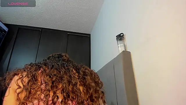 Snapshot of emy_collyns chatting on 02/10/26, 03:21 emy collyns online show from 02/10/26, 03:21