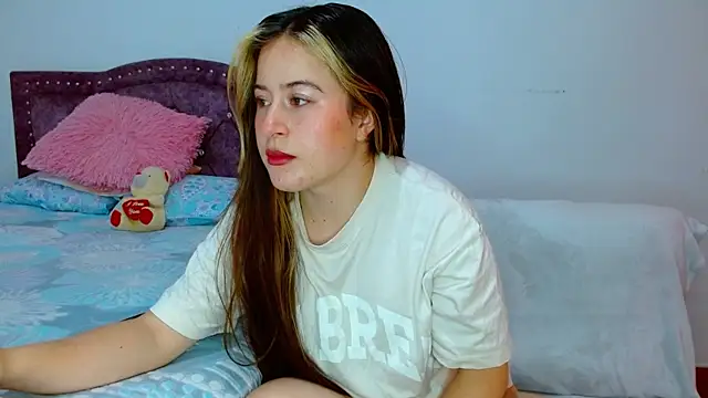 Hanssel tess online show from 10/31/25, 02:51