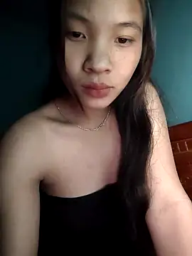 LeyLya online show from 11/13/25, 10:03