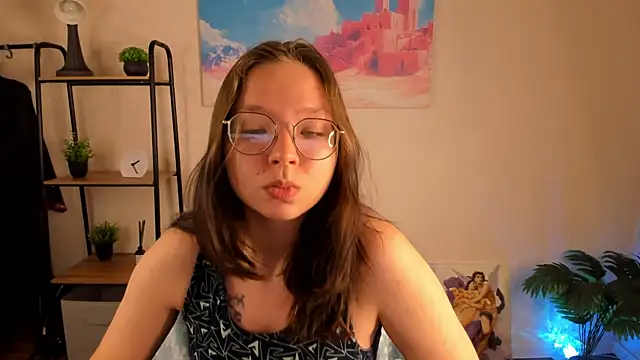 Nuura Moore online show from 10/20/25, 12:55