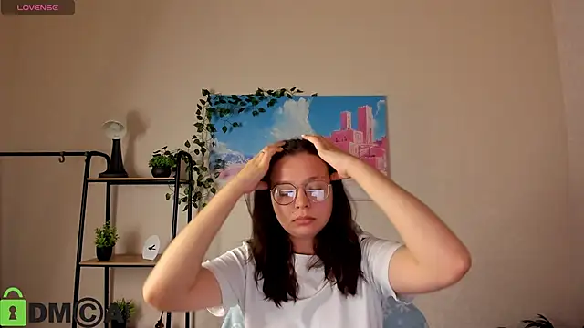 Nuura Moore online show from 10/23/25, 12:54