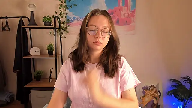 Nuura Moore online show from 10/27/25, 12:47